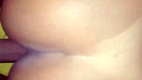 Ustavil sem motor v uličici in dal mleko v njeno pičko kar tam, vroča kurba