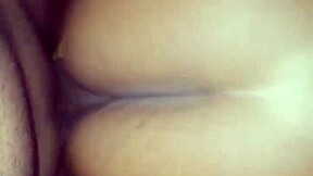 Ustavil sem motor v uličici in dal mleko v njeno pičko kar tam, vroča kurba