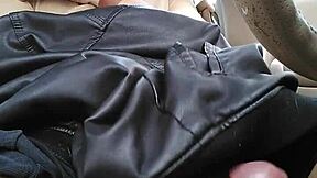 Tranny cums while playing in the car