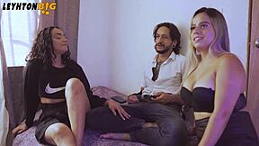 La Puta De La Mejor Amiga De Mi Novia Se Deja Follar Mientras Vemos Películas