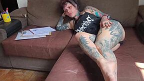 Forget the video game, come eat my pussy instead