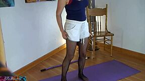 hot workout instructor erin electra gets fucked and eats cum