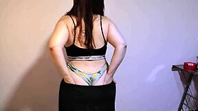 Tubby Babe Spreads Nasty Asshole