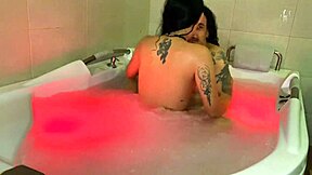 La Mejor Amiga De Mi Novia Me Cabalga En El Jacuzzi - Porno En Espa�ol