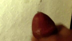 Pozri si tento 9-palcový kurac vytrysknúť!