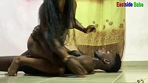 Yoğun Duygularla Büyük Hostel Üçlü Seks