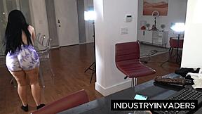 Ryan Smiles' Live Dildo Play for Fans