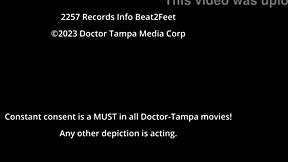 aria nicole paints her tootsies backstage 😍