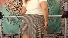 Watch Steffi Shake Her Booty?