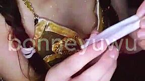 watch bonneyuwu as leia get cum on her face?