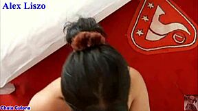 Chata culona clavada en el sillon