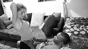 Univerzitní profesorka intenzivně cucá černý čurák