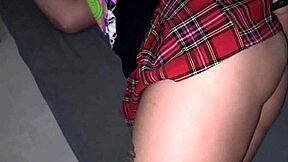 la puta de mi hijastra se abrió de piernas y ella no tenía panties