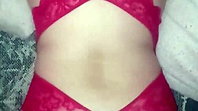 kırmızı iç çamaşırı süt dolu