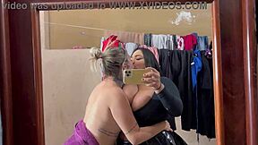 Peguei minha inquilina se masturbano e se tocando no quintal de casa ela disse que estava gravando video porno n�o aguentei e participei