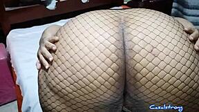 Bumbum gigante GG faz massagem relaxante no alemão tatuador vídeo completo no Red