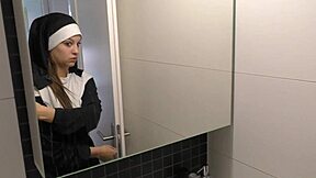 Застенчивая монашка Анджелина получает кремпай от BBC