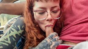 Sexo Oral no Carro do Pai with Big Pussy Lips and Cumshot