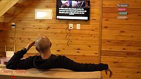 Ele queria assistir orochinho e eu queria foder - sem piscadas desliguei a tv e sentei na pika dele - cherry adams squirt e gozada na cara facial cumshot