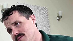 Am îmblânzit-o pe Myra în biroul directorului cu transformare sălbatică