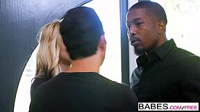 लिली रेडर स्टार्स इन ब्लैक इज बेटर सीन विद बेब्स