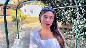 jeune fille coquine déjà dévergondée