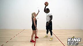 Er Cassie Bender den ultimate bbc-slampaen for sin kukold-mann?