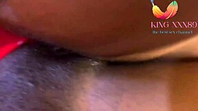 Ali škropi veliko med vdiranjem velikega kurca v kuhinji?