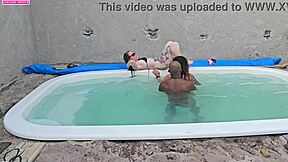 batendo uma na piscina e fudendo duas gostosas com gosada dentro interracial creampie fetish