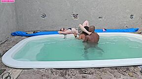 batendo uma na piscina e fudendo duas gostosas com gosada dentro interracial creampie fetish