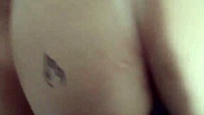 Meu Marido Deixou O Amigo Dele Chupa Os Meus Peitos Enquanto Ele Fode A Minha Buceta