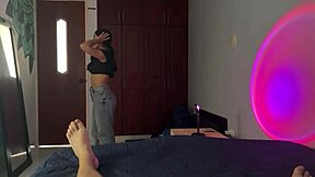 la novia de mi mejor amigo me pide que me corra en su vagina