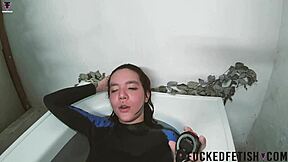 Sexy moment in aquafilia bathtub with bikini and spandex