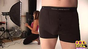 Η στήθια γκόμενα γαμάται μετά το φωτογράφισμα 😍