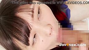 अमेजिंग जापानी निम्फ ओरल प्लेजर देती है