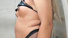 I see the rich transsexual in the bathroom doing hot things