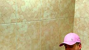 Studente fierbinți prinse făcând sex în baia școlii