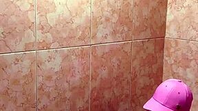 Estudiantes calientes pillados teniendo sexo en el baño de la escuela