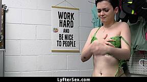 Tinejdžerka se suočava sa posledicama sa obezbeđenjem