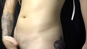 Modelo colombiana masturbandose frente a las camaras