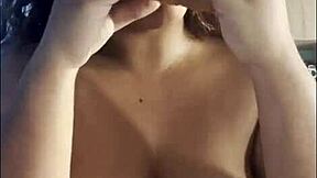 Curvy Amateur Strips Naked for Coffee Chat with Camera