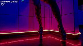 Sensual Seduction Teasing Oiled Curvy Babe?