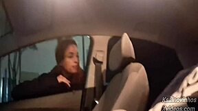 Punheta Arriscada Para Gostosa Na Rua Em Público