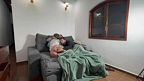 fudendo a esposa enquanto o corno assistia