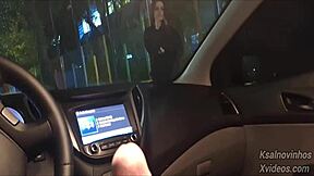 Punheta Arriscada Para Gostosa Na Rua Em Público