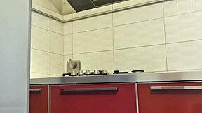 gostosa cleans the stove and gets hot, ass up