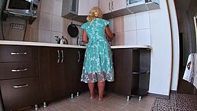 Peeping under the skirt of a mature housewife and anal sex in a big ass