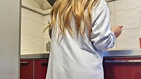 gostosa cleans the stove and gets hot, ass up