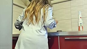 gostosa cleans the stove and gets hot, ass up