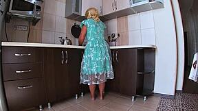 Peeping under the skirt of a mature housewife and anal sex in a big ass